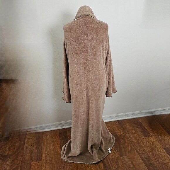 Brookstone NAP Comfy Ultra Plush Oversized Blanket with Sleeves - Picture 5 of 11